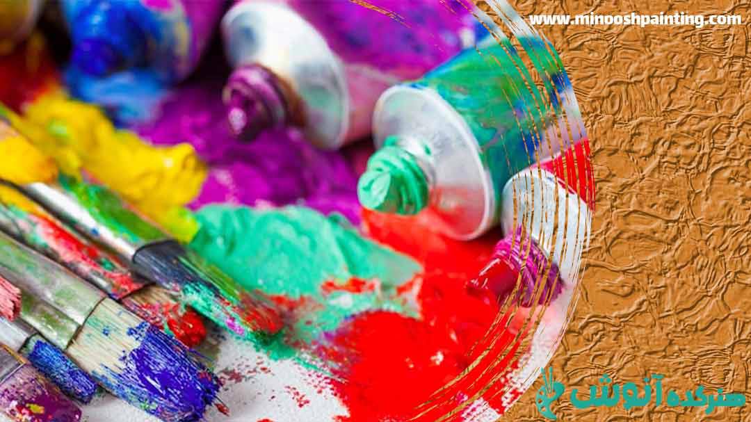 تصویر تیوپ های رنگ روغن به رنگ های قرمز، سبزآبی، زرد و آبی برای مقاله نقاشی های رنگ روغن