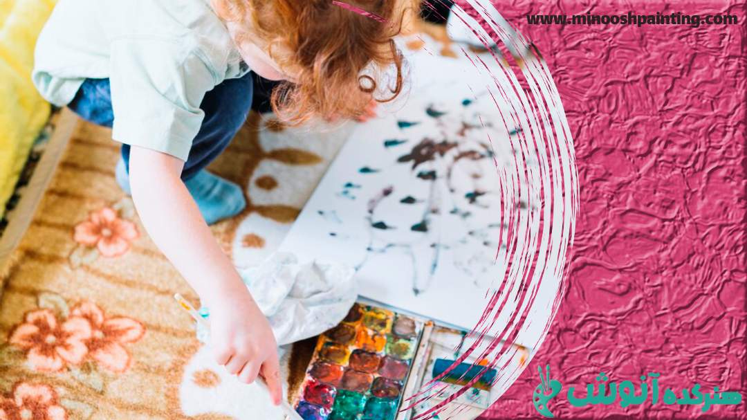 کودک در حال نقاشی کشیدن| یادگیری طراحی و نقاشی